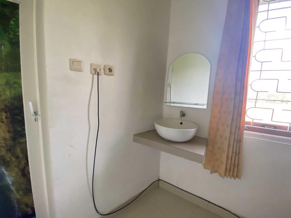 סמאראנג Ana Inn Ambarawa Mitra Reddoorz מראה חיצוני תמונה